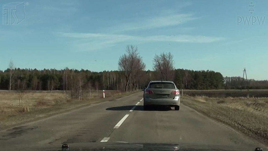 Jak powinieneś się zachować przed rozpoczęciem wyprzedzania przy dobrej przejrzystości powietrza, aby zapewnić sobie optymalną widoczność drogi?