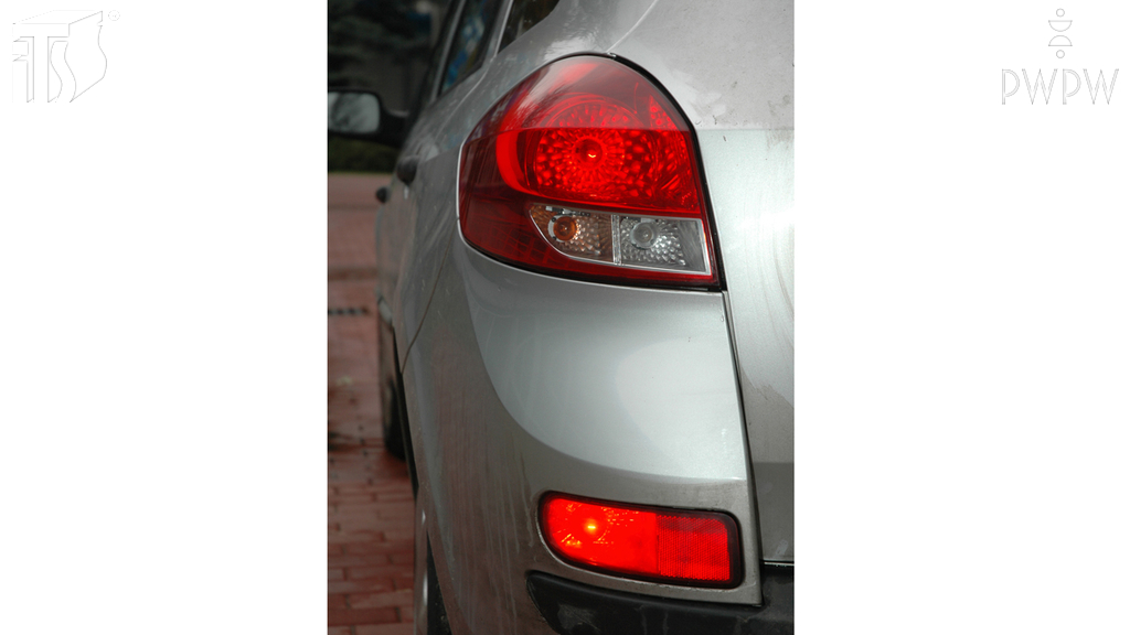 Do czego służą tylne światła przeciwmgłowe samochodu osobowego?